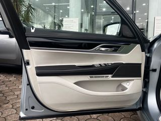 Bmw 740 2018-thumb-7