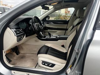 Bmw 740 2018-thumb-8