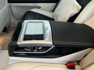 Bmw 740 2018-thumb-13