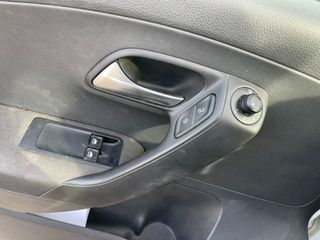 Volkswagen Polo 2014-thumb-5