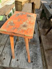 Σκαμπό , καρεκλάκι, καθίσματα, καρεκλάκια, καθισματακια , τραπεζάκια, ξύλινα παλιά μικροέπιπλα, επιπλακια, διάφορα μεγέθη και τιμές αναλόγως  Επικοινωνήστε για συνεννόηση