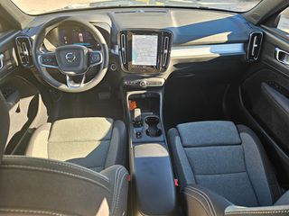 Volvo XC40 2023-thumb-4