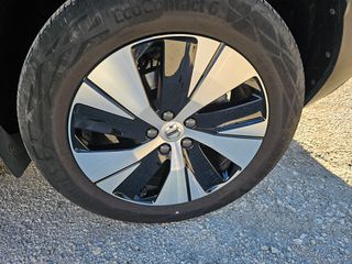 Volvo XC40 2023-thumb-5