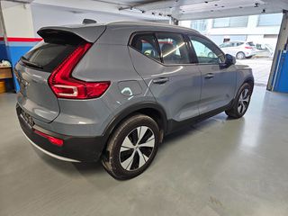 Volvo XC40 2023-thumb-3