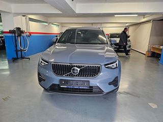 Volvo XC40 2023-thumb-2