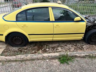 Skoda Superb 2004-thumb-2