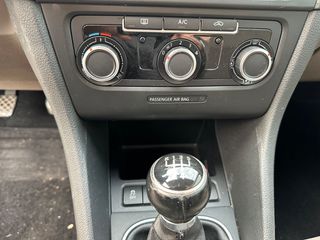 Volkswagen Golf 2012-thumb-39