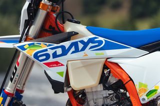 KTM 300 EXC 2026 KTM EXC 300 TBI SIXDAYS-thumb-4