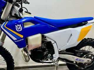 Husqvarna TE 300 2025 HERITAGE-thumb-6