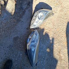 Toyota yaris 14-18mod φαναρια εμπρος σε μέτρια κατάσταση