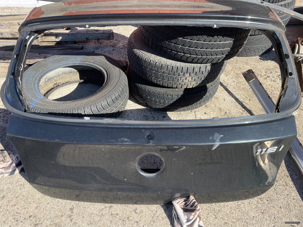 Πωλείται από 116 πόρτα πορτ μπαγκάζ γνήσια. Ελαφρός χτυπημένη