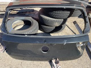 Πωλείται από 116 πόρτα πορτ μπαγκάζ γνήσια. Ελαφρός χτυπημένη