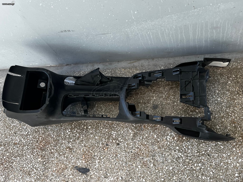 ΚΟΝΣΟΛΑ NISSAN NAVARA D23
