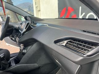 Peugeot 208 2015-thumb-14