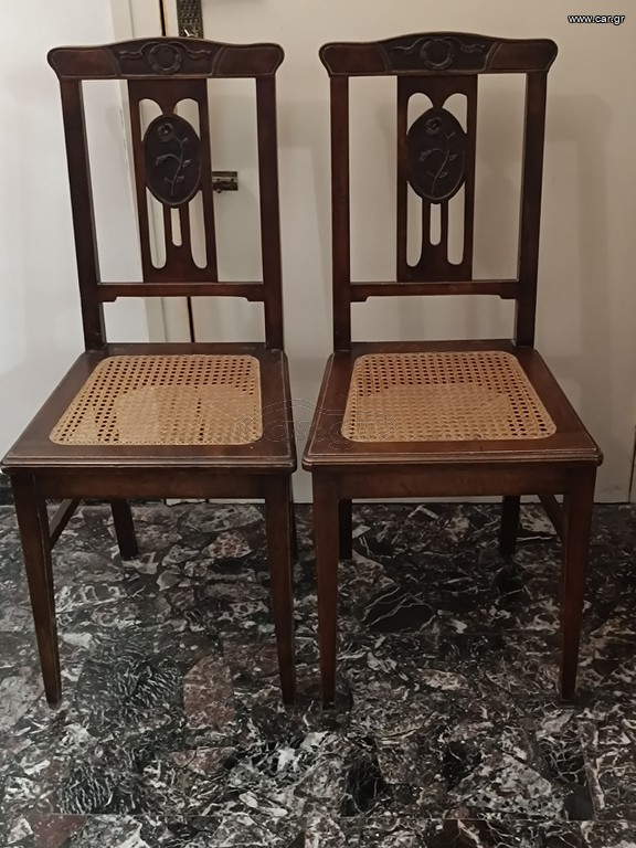 Τέσσερις καρέκλες αντίκες