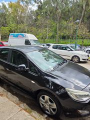 Opel Astra 2011-thumb-2