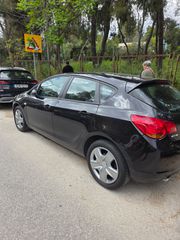 Opel Astra 2011-thumb-3