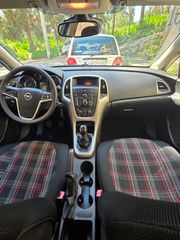 Opel Astra 2011-thumb-5