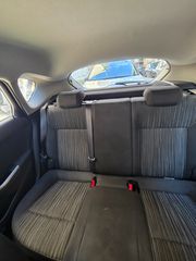 Opel Astra 2011-thumb-8