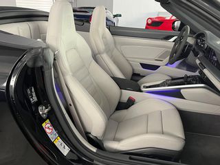 Porsche 911 2021 992 Turbo S Cabrio Sport Design Full Option-thumb-23