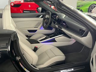 Porsche 911 2021 992 Turbo S Cabrio Sport Design Full Option-thumb-33