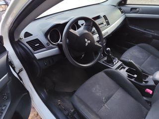 Mitsubishi Lancer 2011-thumb-3