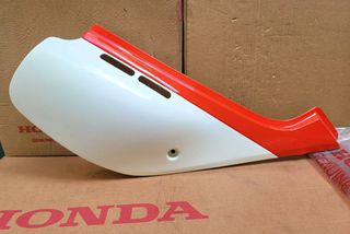 NOS,OEM Honda XR600R Πλαϊνό καπάκι - Right