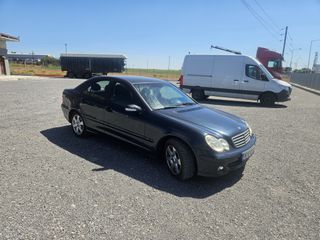Mercedes-Benz C 180 2004-thumb-1