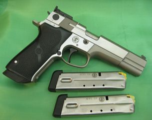 SMITH & WESSON PERFORMANCE CENTER TARGET CHAMPION  .40 S&W-thumb-2