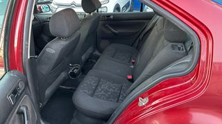 Volkswagen Bora 2000 1.6 102hp-thumb-14