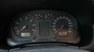 Volkswagen Bora 2000 1.6 102hp-thumb-25