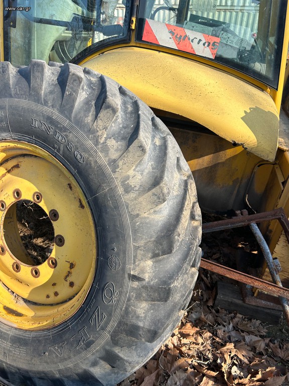 Πωλούνται ζαντολάστιχα για Komatsu wb93r  16,9/28