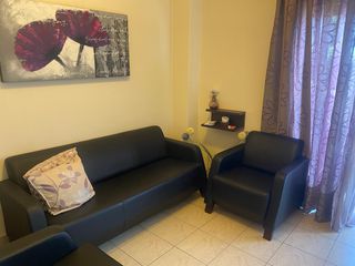 Σετ δερμάτινου σαλονιού υποδοχής ( Καναπές και δυο πολυθρόνες)