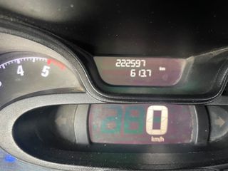 Opel Vivaro 2015-thumb-8