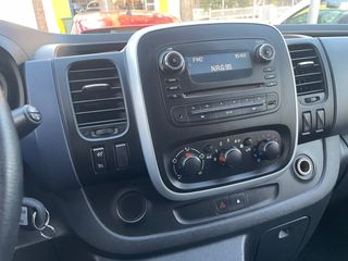 Opel Vivaro 2015-thumb-6