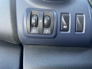 Opel Vivaro 2015-thumb-9