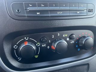 Opel Vivaro 2015-thumb-13