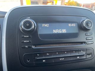 Opel Vivaro 2015-thumb-15