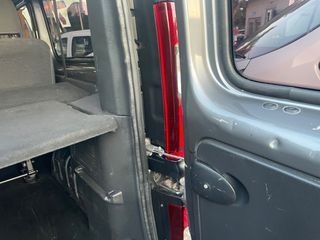 Opel Vivaro 2015-thumb-26