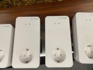 DEVOLO MAGIC 1 WI FI 2-1.  1main + 2 repeaters-thumb-2