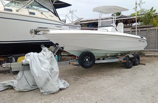 Lambro Boat 1990 Mariner Fishing V-220F