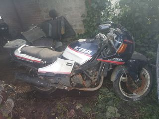 Honda CBR-750-thumb-1