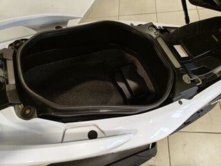 Suzuki Burgman 400 2018 ABS-thumb-16
