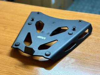 ΣΧΑΡΑ ΒΑΛΙΤΣΑΣ GIVI TRACER 9