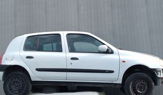 Renault Clio2 2002-thumb-1