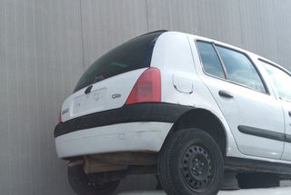 Renault Clio2 2002-thumb-2