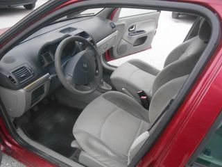 Renault Clio 2004-thumb-6