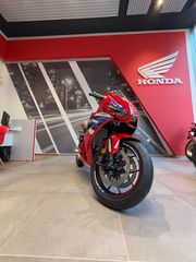 Honda CBR 650 2026 E-CLUTCH-thumb-1