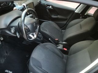 Peugeot 208 2018 1.2 PURETECH 110 ALLURE-thumb-14