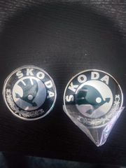 ΣΗΜΑ ΚΑΠΩ & ΠΟΡΤΜΠΑΓΚΑΖ SKODA ΠΡΑΣΙΝΟ (8,0cm & 9,0cm)